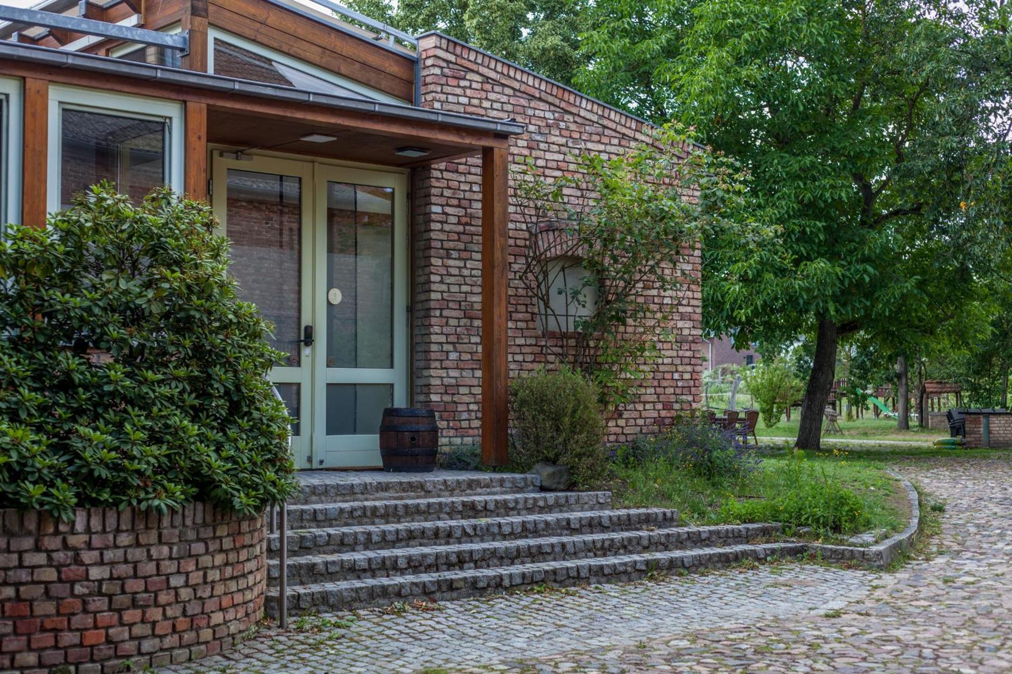 Hotel Zur Linde Dein Self Check In Michendorf Exterior photo